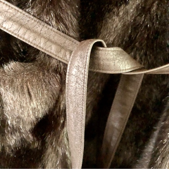 Vintage Stanley's of Geneva Aleutian Dubrowsky and Joseph Brown Faux Fur Coat - Picture 6 of 7